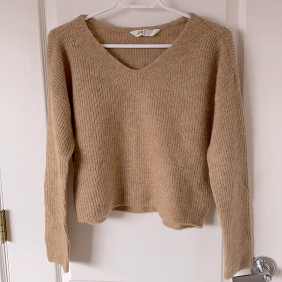H&M (10-12 yr) tan v-neck sweater - Picture 2 of 4
